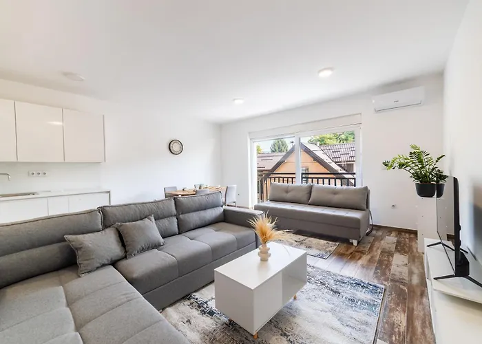 Old Town Bardakcije Skyline Design Apartamento *